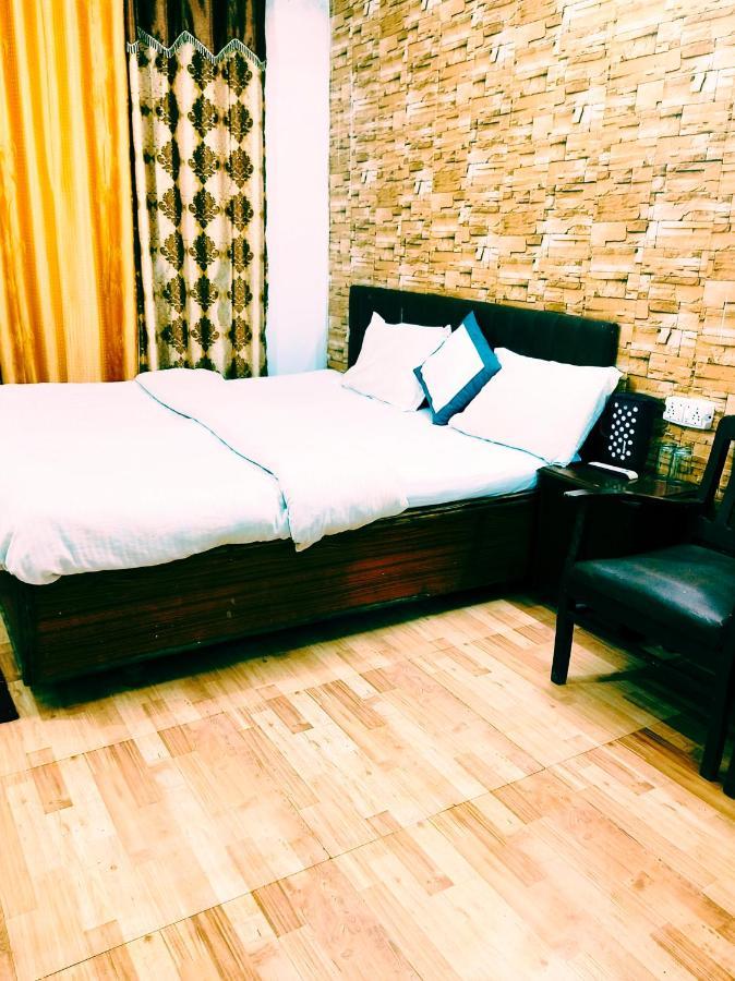 Hotel Holiday Dalhousie - Near Ghandhi Chowk Mall Road Eksteriør billede